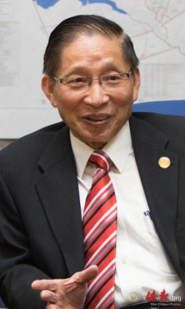 連續(xù)第四任期的西溫莎薛信夫市長(zhǎng)。（美國(guó)《僑報(bào)》）