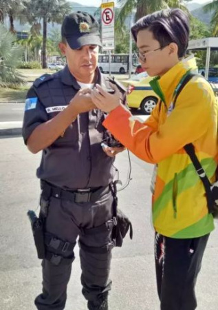 　圖為家在寧波的王家琦，目前正在美國霍普金斯大學(xué)讀研究生 (記者 楊士龍/攝)