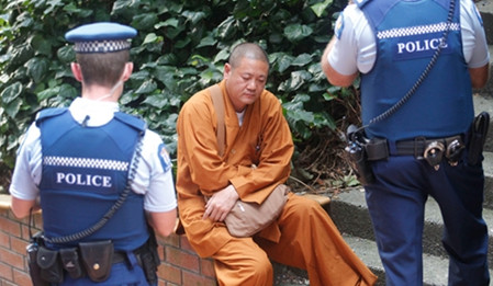 一名假和尚在新西蘭被抓 一名假和尚在新西蘭被抓