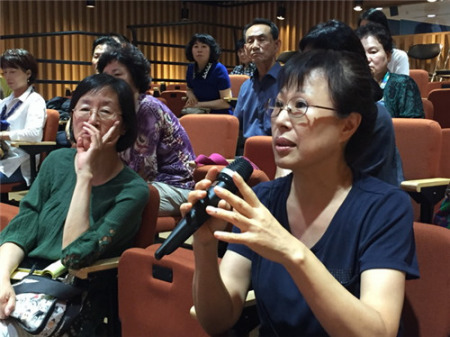 觀眾們針對自己的疑惑積極提問 觀眾們針對自己的疑惑積極提問