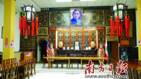 舊金山中華會(huì)館內(nèi)裝飾家具古色古香 舊金山中華會(huì)館內(nèi)裝飾家具古色古香