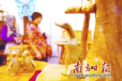 印尼參展商將展出可愛的木質(zhì)鴨子。