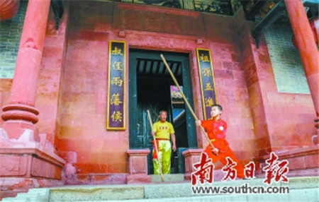 師徒齊練莫家拳。(鄒錦考 攝)