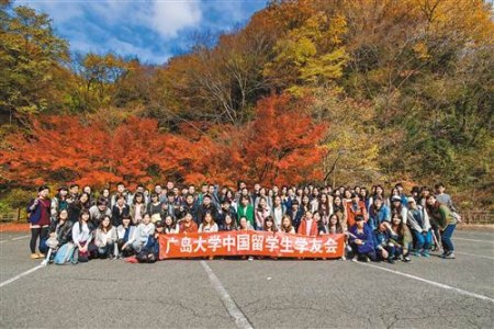 2015年10月，學友會組織中國留學生到郊外秋游。