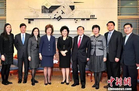 中國國務院僑辦主任裘援平在北京會見趙小蘭和家人一行 中國國務院僑辦主任裘援平在北京會見趙小蘭和家人一行