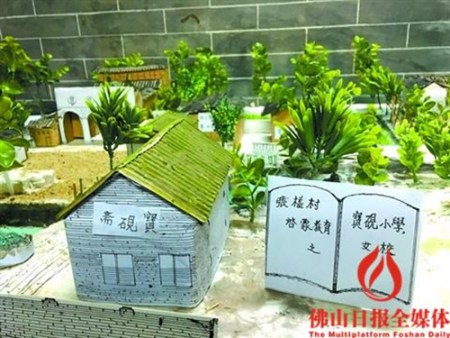 用紙板制作的張槎村舊時(shí)教育場(chǎng)所模型。