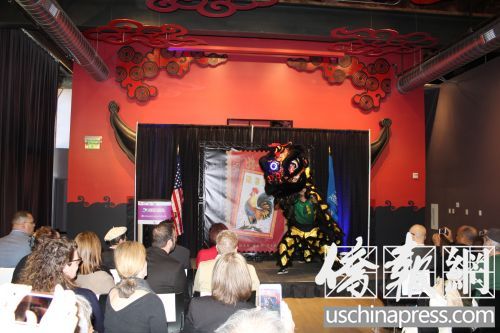 舞獅團帶來舞獅表演(美國《僑報》/杰克 攝)