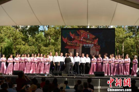 代表著悉尼僑界優(yōu)秀文化資源整合的澳大利亞華星藝術(shù)團將節(jié)日氣氛推向高潮。　朱田力 攝