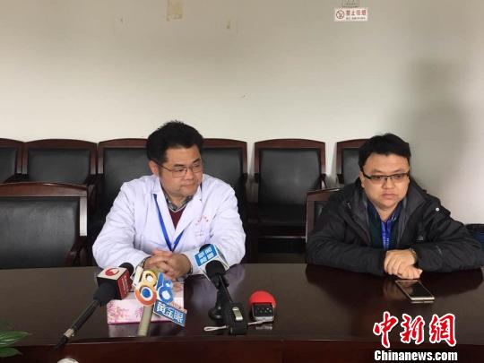 院方接受采訪?！±铈面?攝