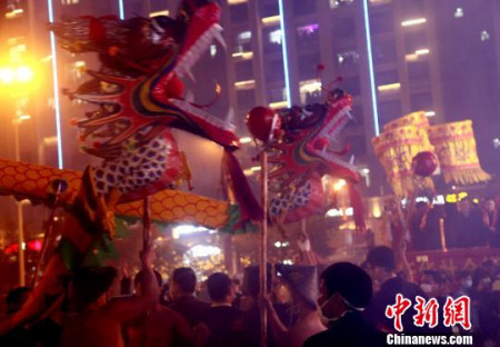 廣西賓陽(yáng)炮龍節(jié)有“中華一絕”、“東方狂歡節(jié)”的美稱?！钪拘?攝