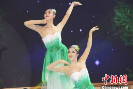 舞蹈《月影聽(tīng)竹》