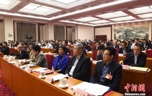 2月19日，全國(guó)僑辦主任會(huì)議在北京召開(kāi)。各省區(qū)市和新疆生產(chǎn)建設(shè)兵團(tuán)僑辦負(fù)責(zé)人，副省級(jí)城市僑辦負(fù)責(zé)人等出席會(huì)議?！?a target='_blank' >中新社</a>記者 張勤 攝