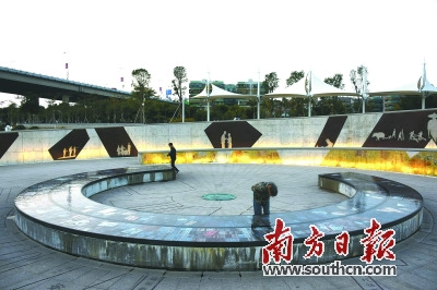 汕頭西堤公園建起僑批記憶廣場，每位僑批后人都會到這里參觀。陳楚紅 攝