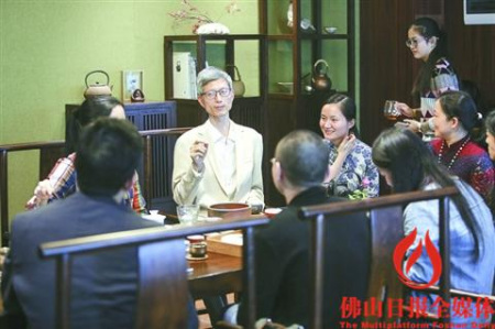 　2016年12月4日下午，“總編約茶·茶遇上景德鎮(zhèn)瓷器”在歸然書院舉行。/佛山日報記者王偉楠攝