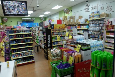 迷你市場(chǎng)燈光明亮，排列整齊。（馬來(lái)西亞《星洲日?qǐng)?bào)》）