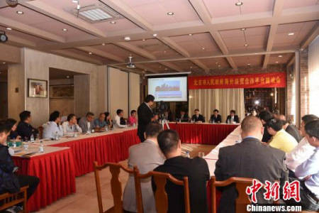 圖為座談會(huì)現(xiàn)場(chǎng)?！∧尚?攝
