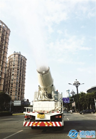 造價90萬的多功能抑塵車。
