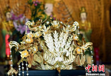 福州三坊七巷郎官巷天后宮舉行法會(huì)為媽祖軟身神像供奉鎏金鳳冠?！∮浾邉⒖筛?攝