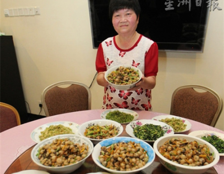 自結婚后，丘秀鳳每周都需親自準備客家擂茶及其他菜肴，早已習慣烹飪的日子，隨時都能變出一大桌的美食