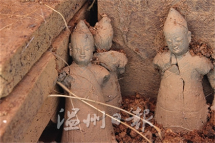 樂清峽門明墓出土的泥俑。