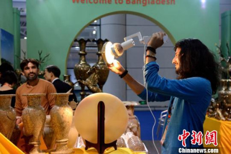 精致的巴基斯坦瓷器?！⊥鯑|明 攝