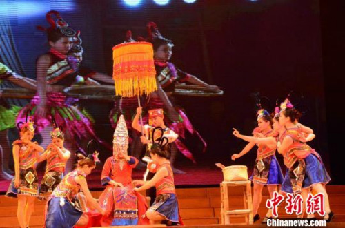 圖為漳浦縣赤嶺畬族歌舞團(tuán)?！埥鸫?攝