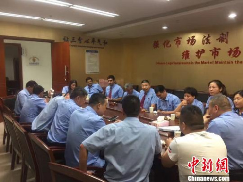 外調(diào)委座談會(huì)。外調(diào)委提供
