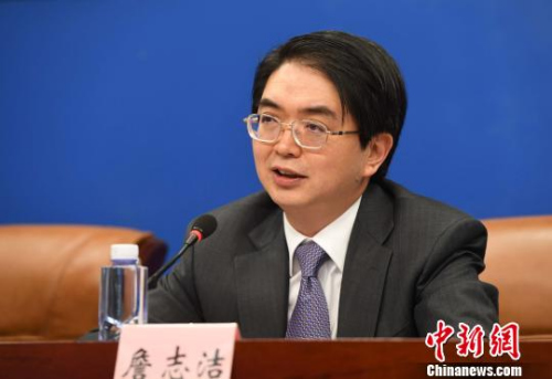6月26日，福建省人民政府副秘書長詹志潔出席第九屆世界華文傳媒論壇新聞發(fā)布會并回答記者提問。(記者 張斌攝)張斌 攝