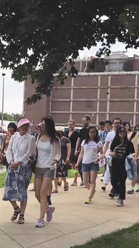 嫌疑人克里斯滕森疑似出現(xiàn)在章瑩穎祈禱會(huì)的現(xiàn)場。