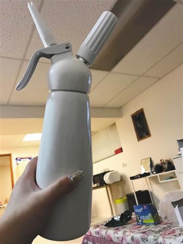 韓夢溪吸食“笑氣”的工具。受訪者供圖