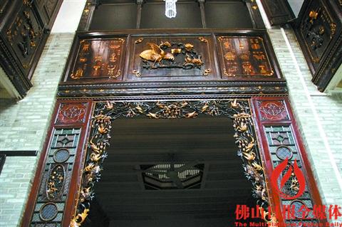 位于牧伯里三巷的陳宅，中堂木雕富麗堂皇。