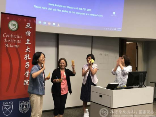 參訓教師參加課堂模擬活動。（國家漢辦網(wǎng)站圖片）