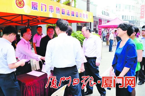 市僑聯(lián)法顧委無論是在“僑胞之家”定點定期的義務咨詢活動還是在僑界舉辦大型活動，都已成為市僑聯(lián)為僑服務的品牌。