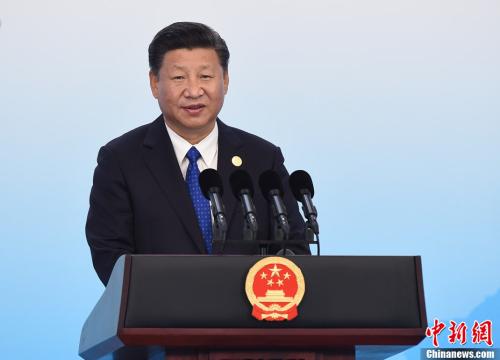 9月5日，中國國家主席習(xí)近平在廈門國際會議中心會見中外記者，介紹金磚國家領(lǐng)導(dǎo)人第九次會晤和新興市場國家與發(fā)展中國家對話會情況。<a target='_blank' >中新社</a>記者 侯宇 攝