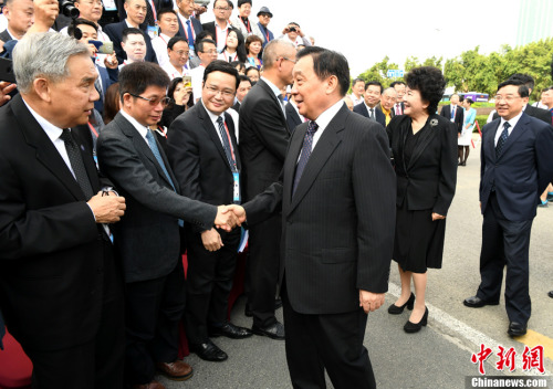 9月10日，第九屆世界華文傳媒論壇在福州開幕。全國人大常委會副委員長兼秘書長王晨、國務(wù)院僑務(wù)辦公室主任裘援平、福建省省長于偉國等一起會見海外華文媒體嘉賓。<a target='_blank' >中新社</a>記者 王東明 攝
