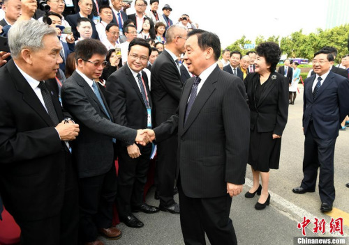 9月10日，第九屆世界華文傳媒論壇在福州開幕。全國人大常委會(huì)副委員長兼秘書長王晨、國務(wù)院僑務(wù)辦公室主任裘援平、福建省省長于偉國等一起會(huì)見海外華文媒體嘉賓。<a target='_blank' >中新社</a>記者 王東明 攝