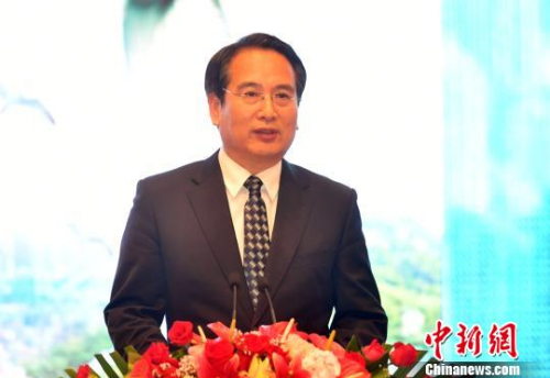國務(wù)院僑辦副主任譚天星在論壇上致辭?！蚊?攝