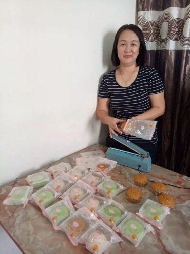 現(xiàn)年39歲的林秀瓊是一名家庭主婦，因為發(fā)掘烘培的興趣而尋獲商機。（馬來西亞《星洲日報》）