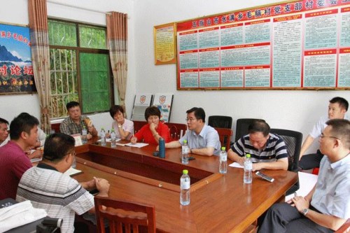 海南僑辦主任率隊(duì)赴扶貧點(diǎn)開展外事僑務(wù)扶貧調(diào)研。