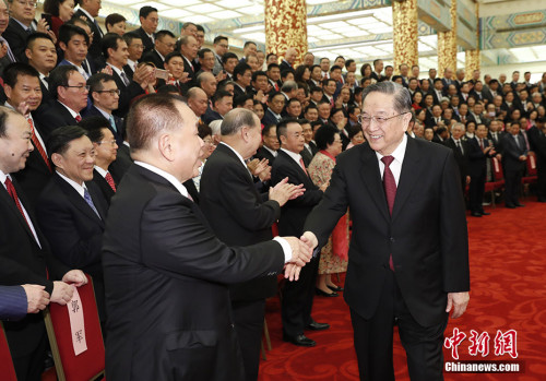 9月28日，中共中央政治局常委、全國政協(xié)主席俞正聲在北京會(huì)見出席中國海外交流協(xié)會(huì)第六次會(huì)員大會(huì)的全體代表，并發(fā)表講話。 <a target='_blank' >中新社</a>記者 杜洋 攝