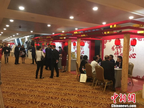 現(xiàn)場各種展位，包括法律咨詢，華文教育，華文媒體等。<a target='_blank'  >中新網(wǎng)</a>記者 富宇 攝