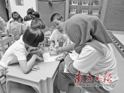 海外華文幼師培訓(xùn)班的學(xué)員在廣州實(shí)習(xí)。