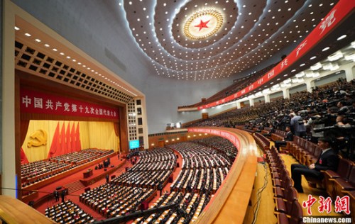 10月18日，中國共產(chǎn)黨第十九次全國代表大會(huì)在北京人民大會(huì)堂開幕。<a target='_blank' >中新社</a>記者 毛建軍 攝