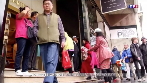 法國電視一臺(TF1)曾報道中國游客一直是盜竊搶劫團伙的目標。（《歐洲時報》微信公眾號“向東向西”）