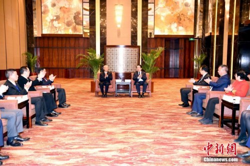 11月9日，國務(wù)院僑辦副主任譚天星在北京會(huì)見香港浙江省同鄉(xiāng)會(huì)聯(lián)合會(huì)訪問團(tuán)。<a target='_blank' >中新社</a>記者 張勤 攝