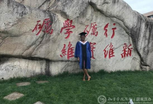 康麥在浙江師范大學讀漢碩專業(yè)。