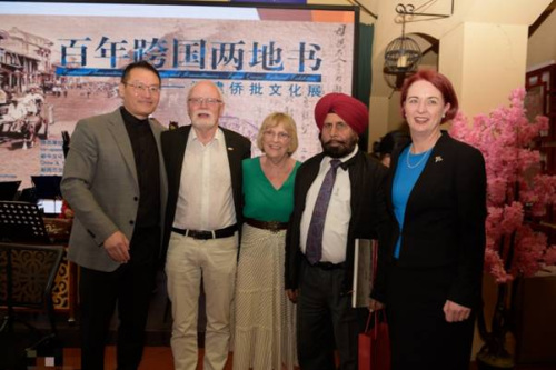 出席展覽的工黨團隊：霍建強、Mr. Alan Papprill、Joy、Mr. Harjit Singh、Dr. Deborah Russell（新西蘭中華新聞社/陳洪燦 攝）