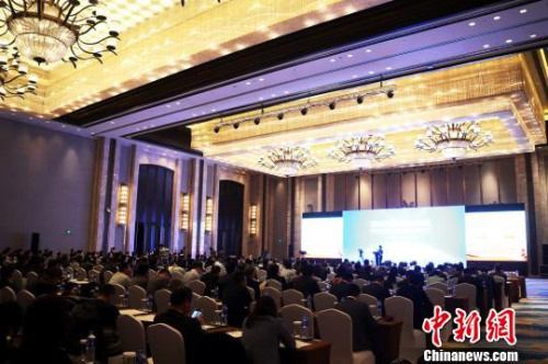 27日，由國務院僑辦主辦、江西省外僑辦承辦的第八屆海外華僑華人專業(yè)協(xié)會會長聯(lián)席會在江西南昌舉行?！⒄祭?攝