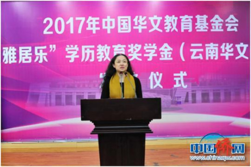 圖為云南華文學(xué)院黨委書記和雪蓮發(fā)言 王斌 攝 圖為云南華文學(xué)院黨委書記和雪蓮發(fā)言 王斌 攝