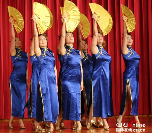 使館舞蹈隊(duì)表演節(jié)目。